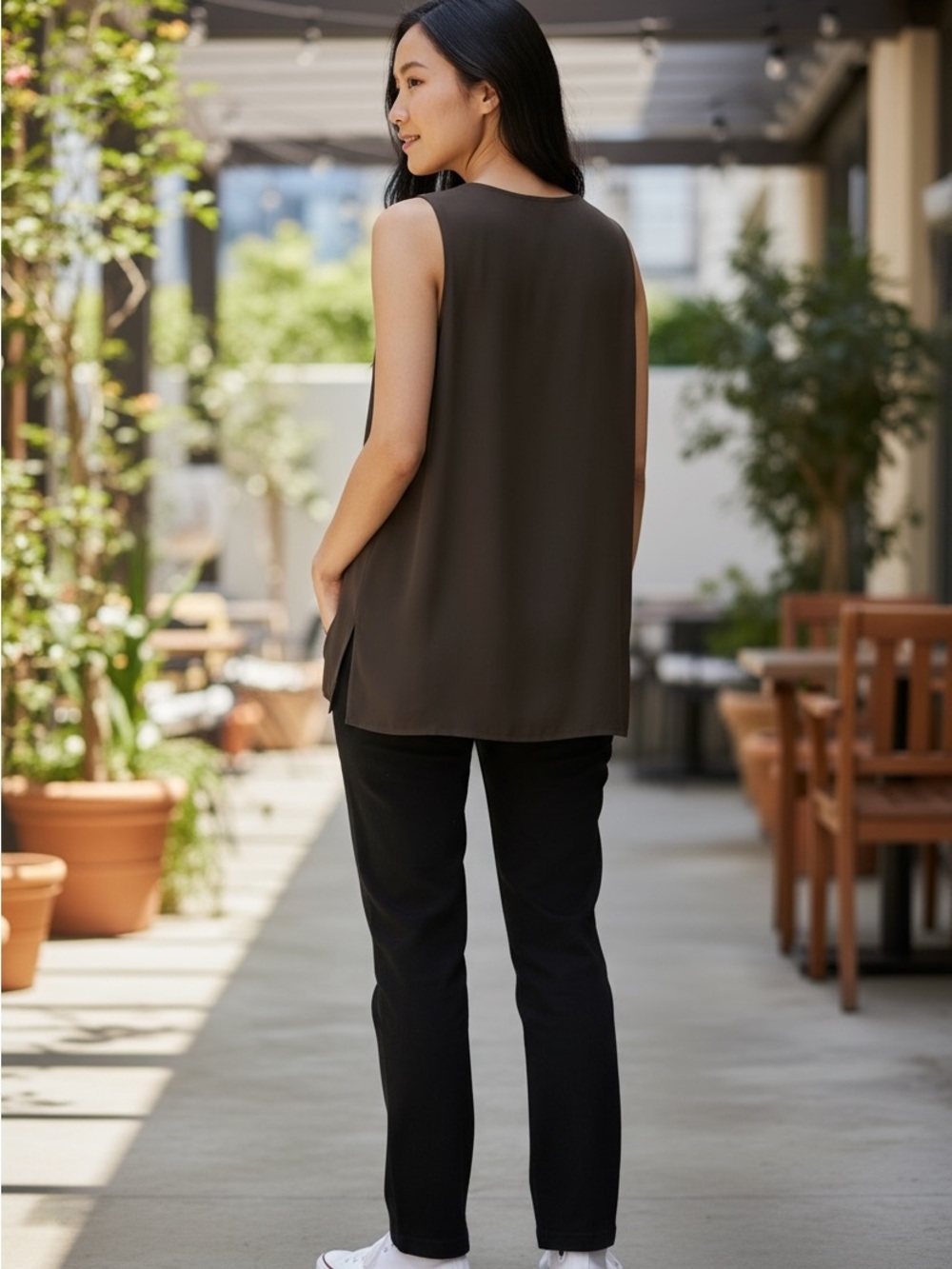 WHBM Black V-Neck Sleeveless Shell Blouse Size Small NWT - Picture 3 of 4